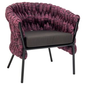 Poltrona Kovak elaborada com tricô náutico e estrutura de alumínio.